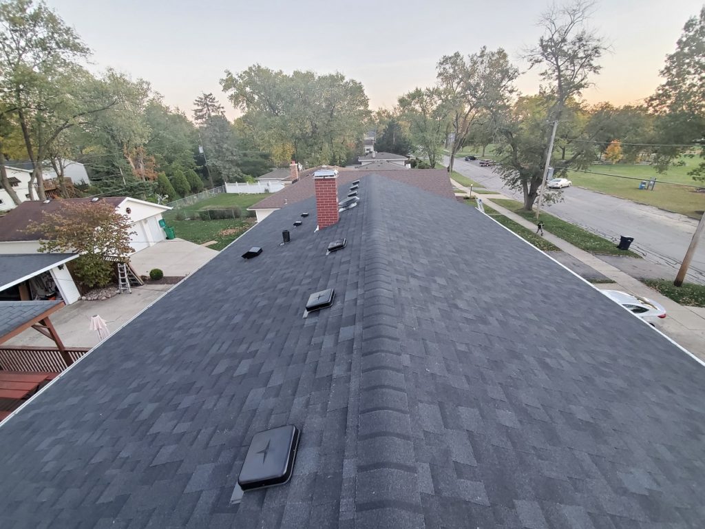 lombard roofing contractor installs onyx black shingles