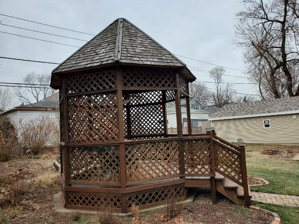 picture of gazebo before lombard roofing contractor begins work