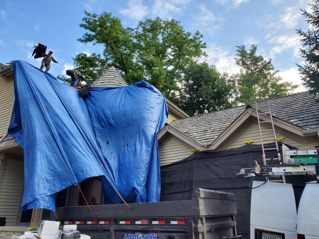 winnetka roofing contractors protect house with tarp